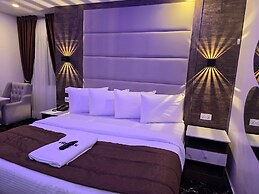 Presken Kuramo waters