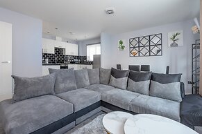 Stylish Elegant New Flat 5 Min from Crossrail