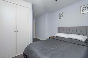 Stylish Elegant New Flat 5 Min from Crossrail
