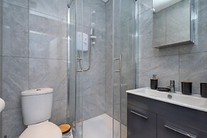 Stylish Elegant New Flat 5 Min from Crossrail
