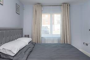 Stylish Elegant New Flat 5 Min from Crossrail