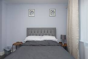 Stylish Elegant New Flat 5 Min from Crossrail