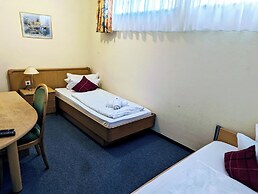 Room in Guest Room - 2 Room Apartment With its own Kitchen and Bathroo