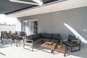 Luxury Villa Entrata-Five Bedroom Villa