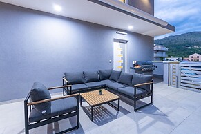 Luxury Villa Entrata-Five Bedroom Villa