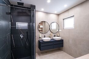 Luxury Villa Entrata-Five Bedroom Villa