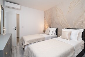 Luxury Villa Entrata-Five Bedroom Villa