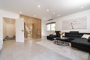 Luxury Villa Entrata-Five Bedroom Villa