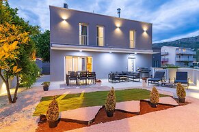 Luxury Villa Entrata-Five Bedroom Villa