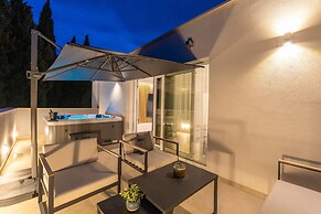 Luxury Villa Entrata-Five Bedroom Villa