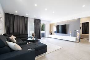 Luxury Villa Entrata-Five Bedroom Villa