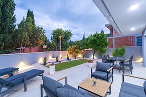 Luxury Villa Entrata-Five Bedroom Villa