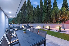 Luxury Villa Entrata-Five Bedroom Villa