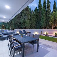 Luxury Villa Entrata-Five Bedroom Villa