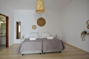 Eva Studios & Apartments