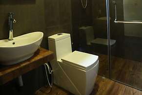 Edwin's Airport Garden.