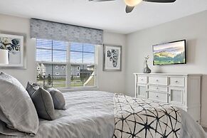 Be Our Guest At 1600cpc 4 Bedroom Townhouse by RedAwning