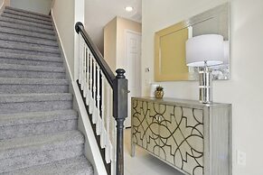 Be Our Guest At 1600cpc 4 Bedroom Townhouse by RedAwning