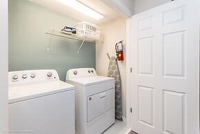 Be Our Guest At 1600cpc 4 Bedroom Townhouse by RedAwning