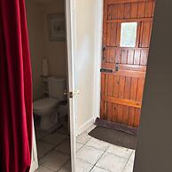 2 Bed Barn - Sleeps 4 - Pets - Parking - Wifi