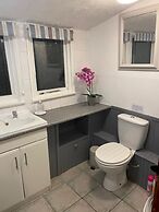 2 Bed Barn - Sleeps 4 - Pets - Parking - Wifi