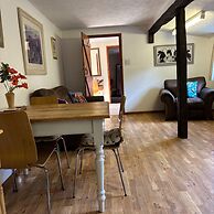 2 Bed Barn - Sleeps 4 - Pets - Parking - Wifi