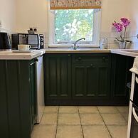 2 Bed Barn - Sleeps 4 - Pets - Parking - Wifi
