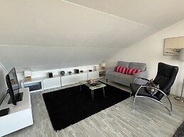 6 Pers Modern Harbor House With Fenced Garden With the Lake View