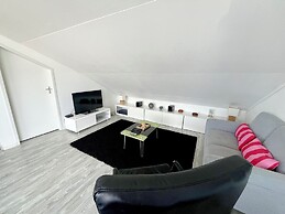 6 Pers Modern Harbor House With Fenced Garden With the Lake View