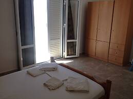 Sea View And Mountain View Apartment For 4 People