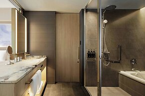 THE OSAKA STATION HOTEL, Autograph Collection