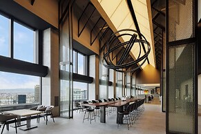 THE OSAKA STATION HOTEL, Autograph Collection