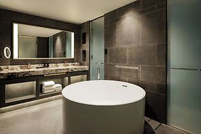 THE OSAKA STATION HOTEL, Autograph Collection