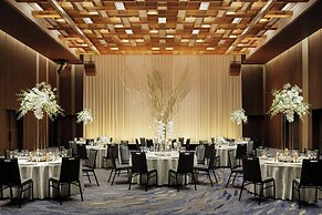 THE OSAKA STATION HOTEL, Autograph Collection