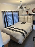 Captivating 4-bed House in Wakefield