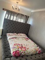 Captivating 4-bed House in Wakefield