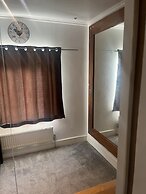 Captivating 4-bed House in Wakefield