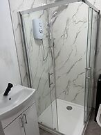 Captivating 4-bed House in Wakefield