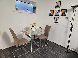 Grays Apartment With City Views Lakeside Shopping