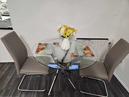 Grays Apartment With City Views Lakeside Shopping