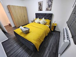 Grays Apartment With City Views Lakeside Shopping