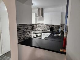 Grays Apartment With City Views Lakeside Shopping