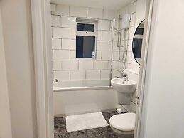 Grays Apartment With City Views Lakeside Shopping