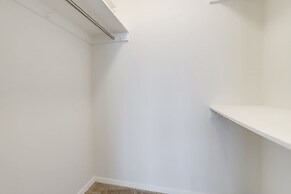 Wonderful Apt Crystal City with Gym