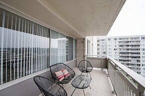 Wonderful Apt Crystal City with Gym