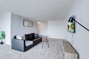 Wonderful Apt Crystal City with Gym