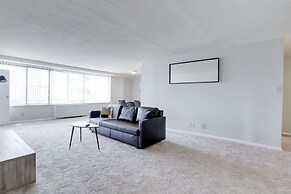 Wonderful Apt Crystal City with Gym