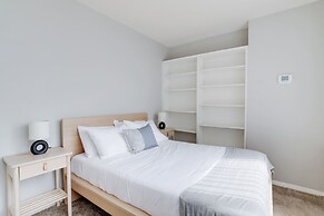 Wonderful Apt Crystal City with Gym