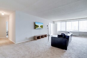 Wonderful Apt Crystal City with Gym