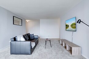 Wonderful Apt Crystal City with Gym